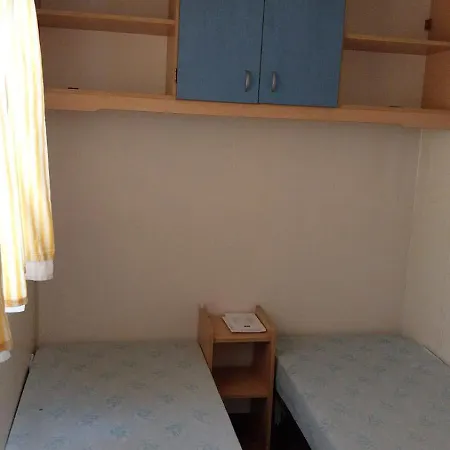 אתר קמפינג Lands House Bungalows פטיאס